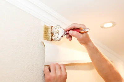 Pose de papier peint à Aiguèze — revêtements muraux et toiles de verre